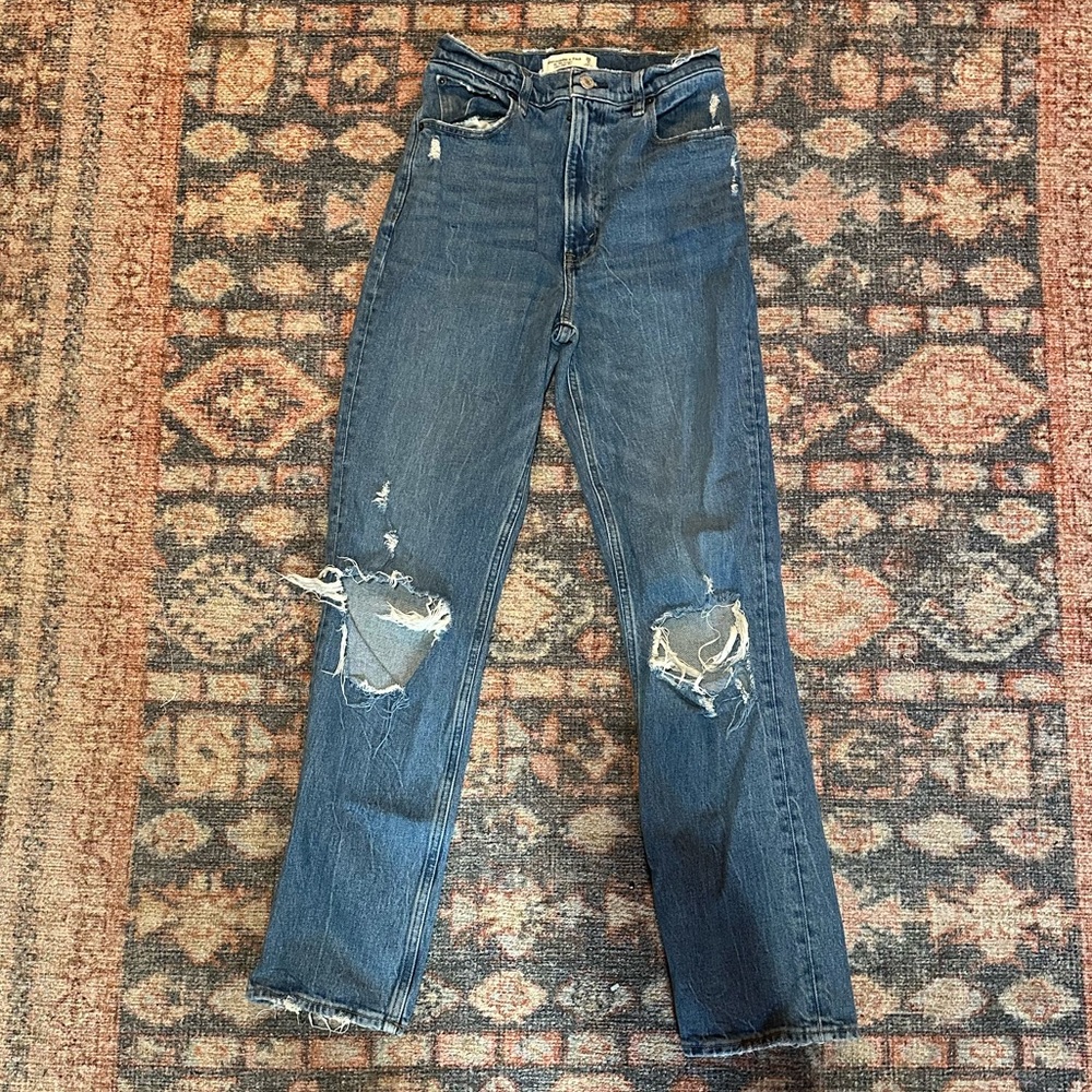 Abercrombie 90’s Straight high rise Jean